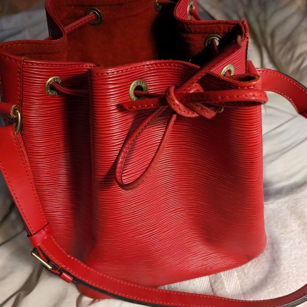 Louis Vuitton Epi Noe - Red